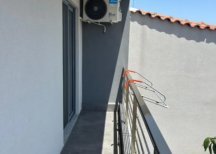 Afoi Hasalla 1 * Néa Fókaia